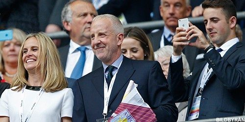 Aston Villa Supporters Trust kräver att Lerner lägger korten på 
