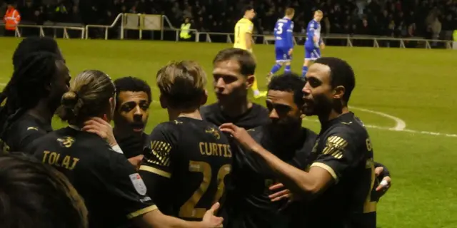 Curtis in, Mumba ut, och Argyle vidare i Vertucupen!