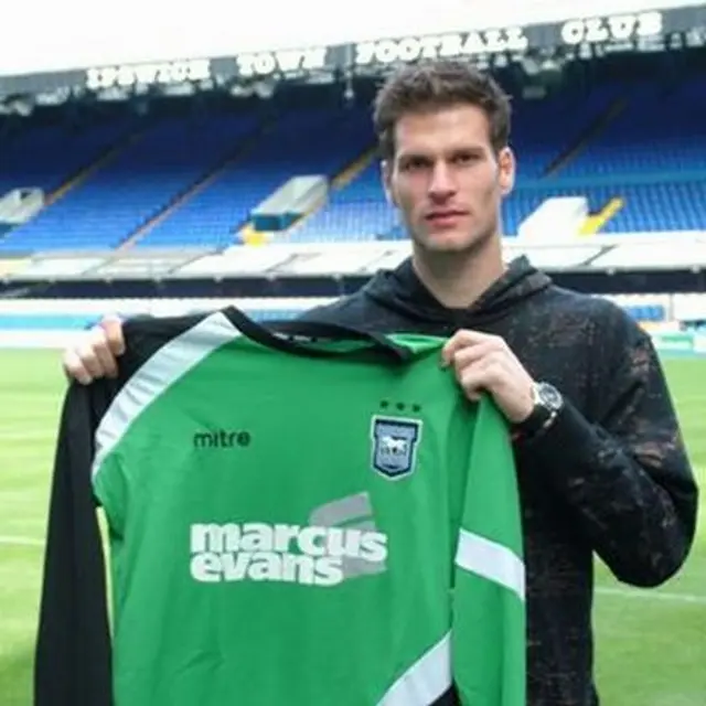 Asmir Begovi&#263; presenterad i Ipswich!