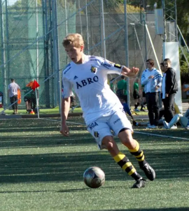 17 årigt AIK löfte till Valsta Syrianska
