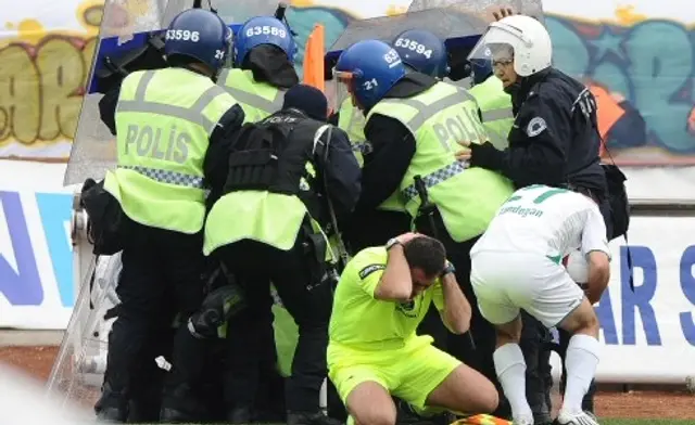 Skandalscener i Diyarbakir, matchen avbr&ouml;ts! *Uppd. m Video*