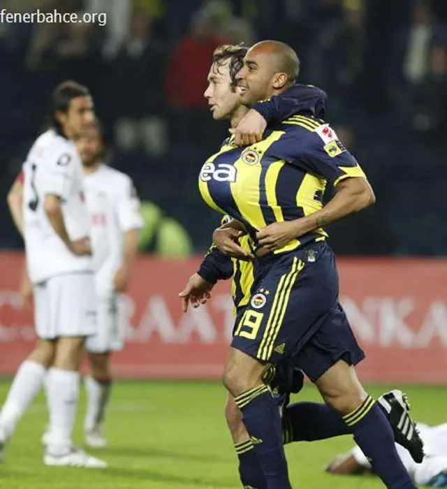 Ett steg n&auml;rmare cupfinal: Fenerbahce - Manisaspor 2-0