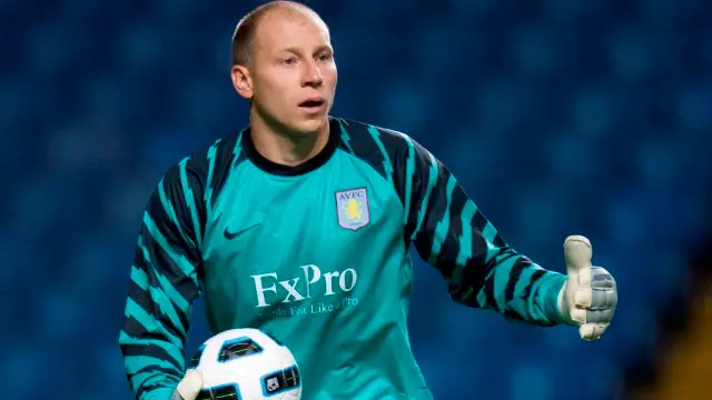 Brad Guzan skriver på nytt kontrakt