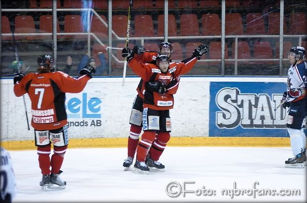 Demelinnes hattrick sänkte Vallentuna