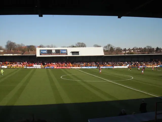 Semifinal: Barnet - Brentford