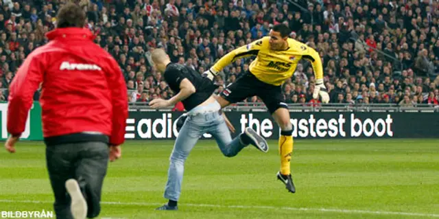 AJAX-AZ AVBRUTEN! AZ-målvakt sparkade ner inspringande supporter! *Uppdateras efterhand*