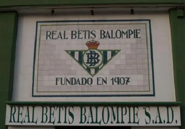 Real Betis hemmaborg - Benito Villamarín. Två stadion i en.