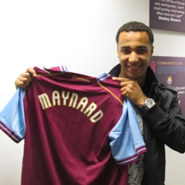 Nicky Maynard signad