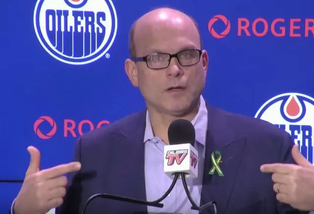 Peter Chiarelli gör allt för att rädda sitt jobb. Hur är det fortfarande möjligt?