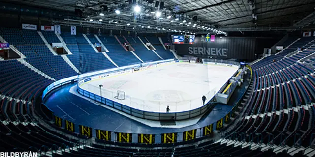 Hovet står kvar. Panelen reagerar