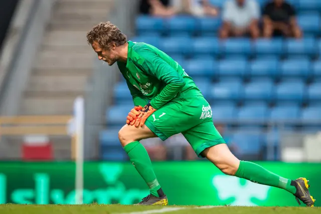 Anders Lindegaard besviken efter Olympia-debuten: "Fyra allt för enkla mål att ge bort"