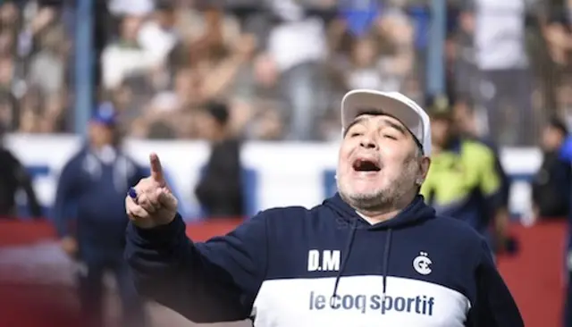 TV: Här presenteras Maradona inför Gimnasias supportrar