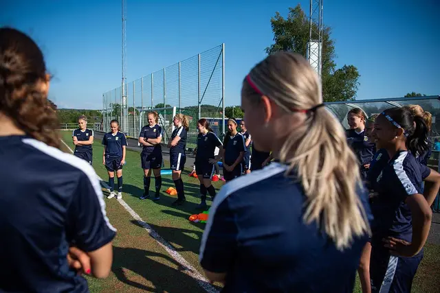 Intervju med Jonas Olsson om damlaget som spelar sin historiska första säsong i dagarna