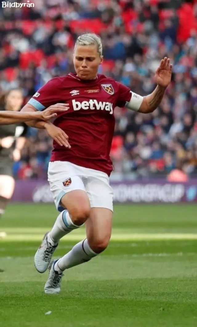 5 damer förlänger med West Ham