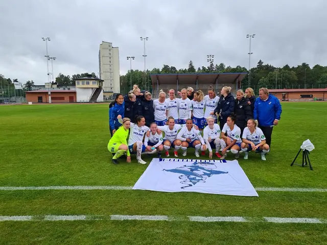 Rapport från Stockholms äldsta fotbollsarena Enskede IP seger med 4-1 för Pekings damlag