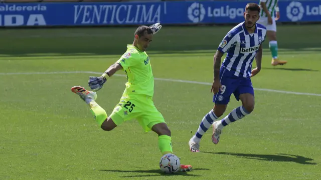 Claudio Bravo sätter stopp för debatten om stolparna i Real Betis