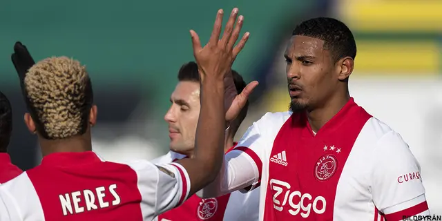 PEC Zwolle 0 - 2 Ajax: Två gånger Berghuis till Haller ordnade segern