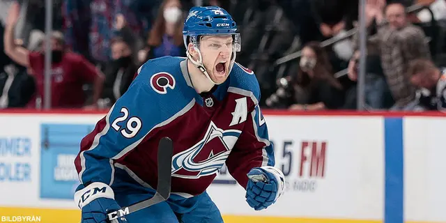 Hattrick av MacKinnon gav ny seger