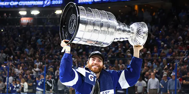 Brayden Point skriver 8-årskontrakt med Tampa Bay