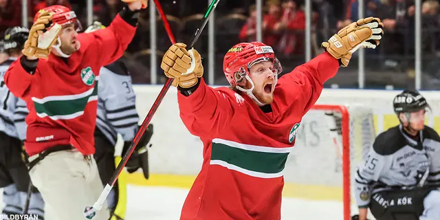 Upplagt för hockeyfest när 100-åringen firades