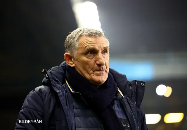 Tony Mowbray tvingas ta en paus