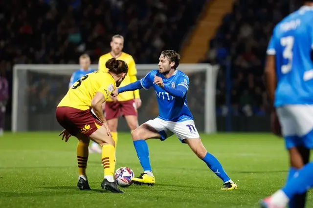 Tredje raka krysset för dominant Stockport - Släppte in sent mål