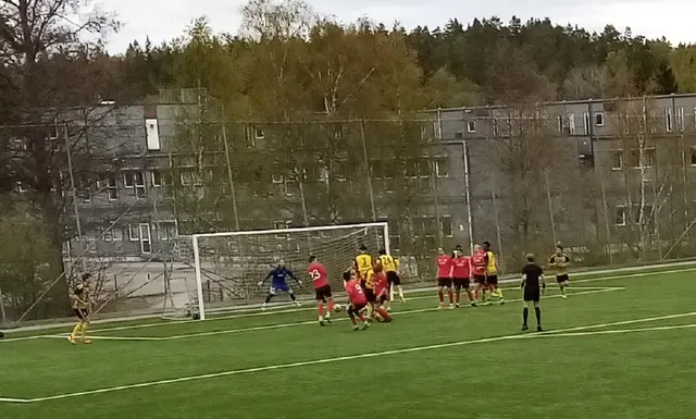 Forward klädde av Huddinge