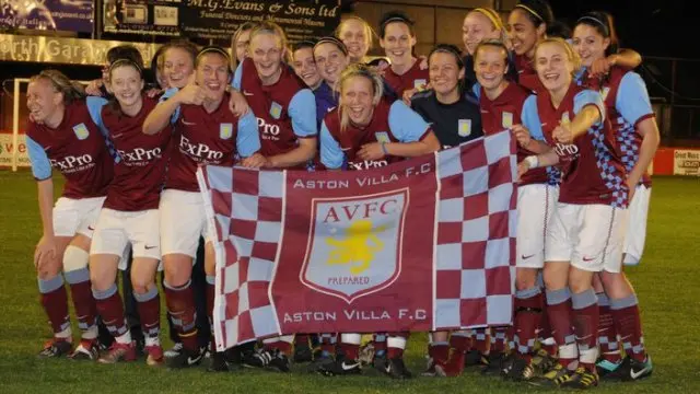 Aston Villa FC vinner bronsmedaljer.