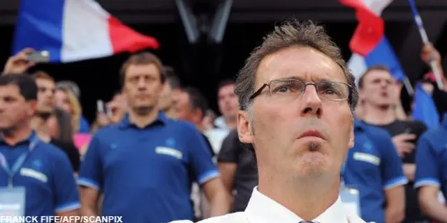 Laurent Blanc kastar in handduken