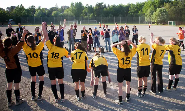 Stressat Hoyzer Girlz åkte på förlust mot lugnt Jante