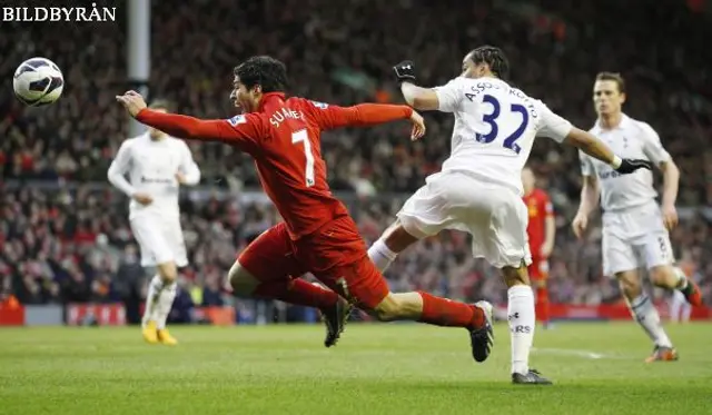 Felbeslut av Defoe och Walker avgör matchen i Liverpools favör