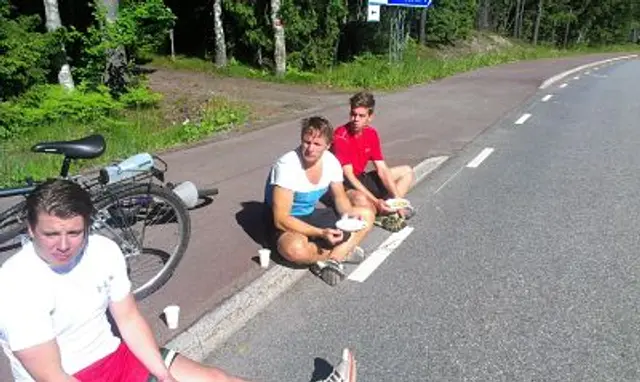 Alla tog cykeln förutom ”Jalkis” som tog bilen