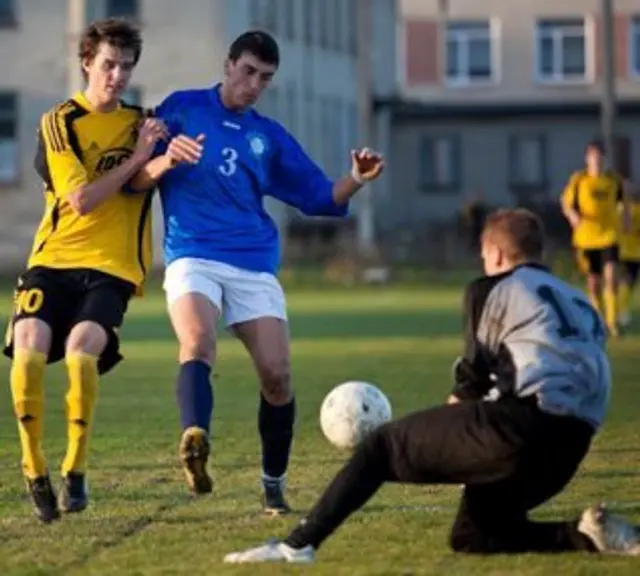 Rumänsk mittback klar för Barnet