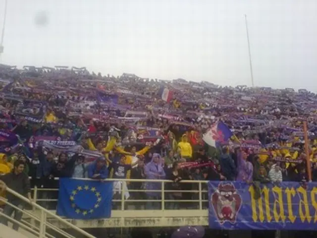 Fiorentina-supportrar tas emot som kungar i Lissabon