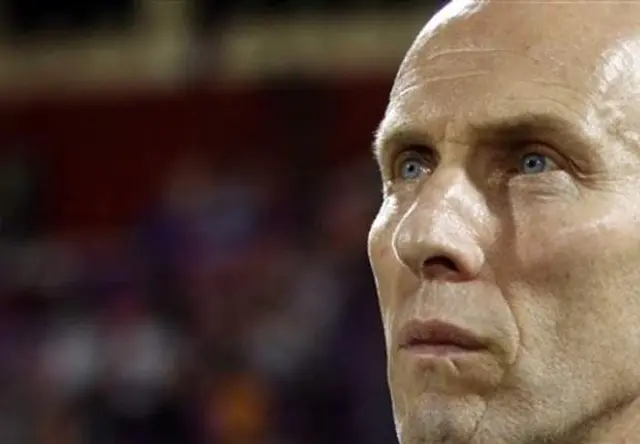 Bob Bradley ringde upp tio utlandsproffs för Ghanas VM-kval spel.