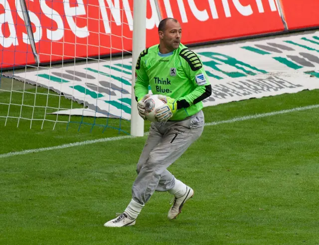 Gabor Kiraly förlänger