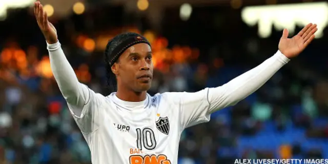 Besviken Ronaldinho utbytt i Supercupfinalen