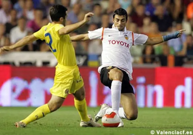 Raul Albiol bildar mittbackspar med Carlos Puyol