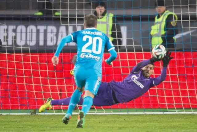 Zenit 2 - 1 Krylija. Lodigins straffräddningar fixade tre poäng