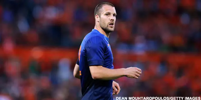 Ron Vlaar förlänger!