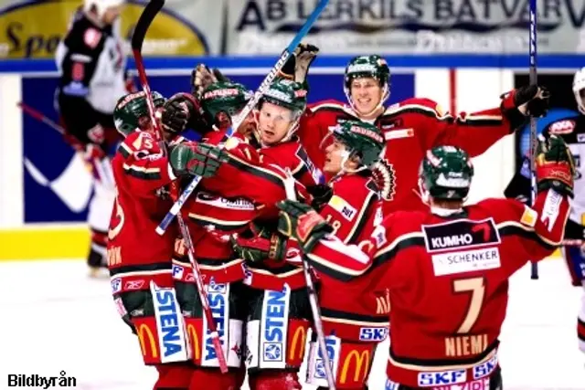 Niklas Andersson tv&aring;m&aring;lsskytt i n&auml;stan fullsatt Scandinavium