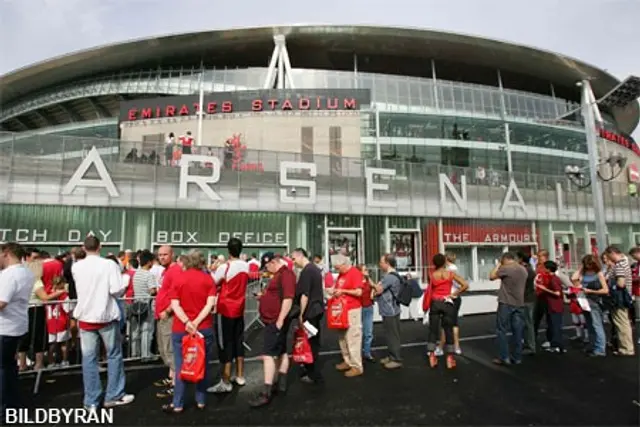 Arsenal &aring;terinf&ouml;r Clock End