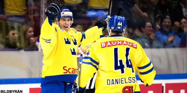 Tre Kronor inledde Karjala Tournament med straffseger 