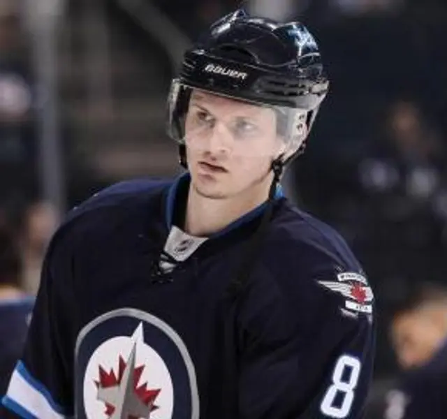 Jacob Trouba förlänger