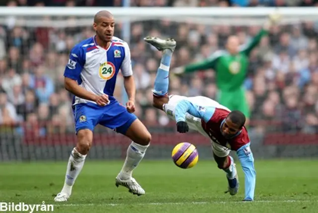 PFA &Aring;rets lag. Ashley Young tar en plats