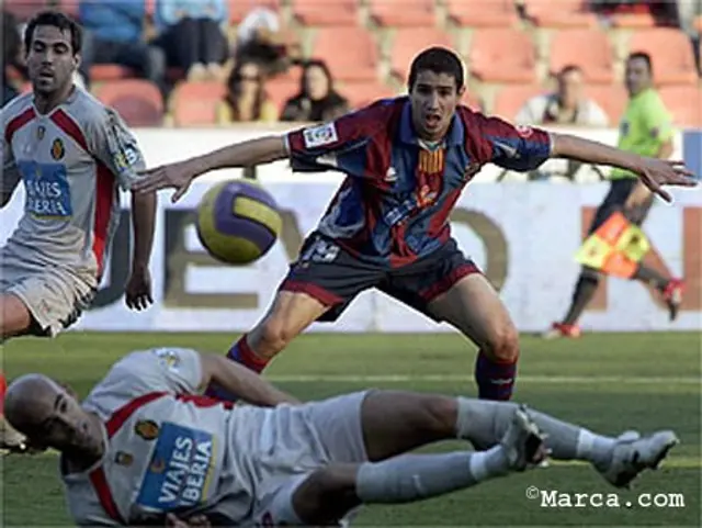 #20. Xavi Torres k&auml;mpar mot toppen i Levantes tr&ouml;ja