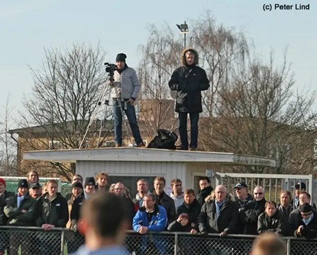 Skuggrapportering: Griniga gamla gubbar ser p&aring; MFF - Lyngby