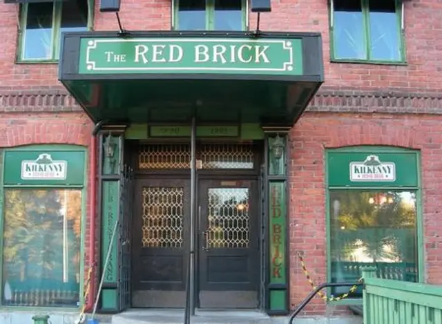 Ladda upp p&aring; Red Brick innan seriepremi&auml;ren