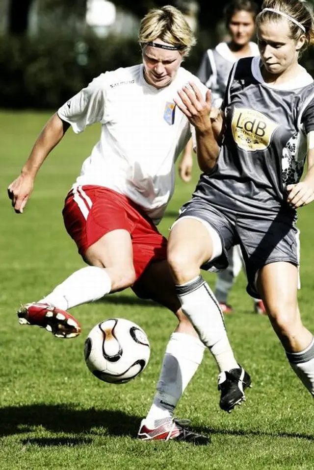 IS Halmias damer en match fr&aring;n serieseger