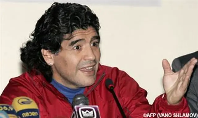 Notiser: Maradona kritiserar Riquelme